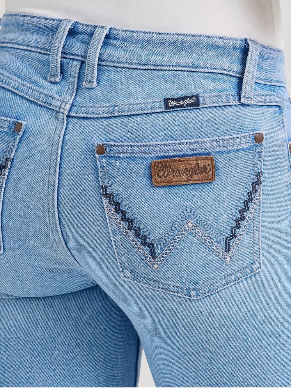 Wrangler Light Blue High-Rise Women's Jeans with Embroidered Pocket
